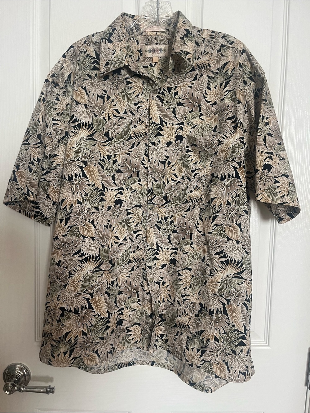 Men's Short-Sleeve Button-Up Tropical Print Shirt.